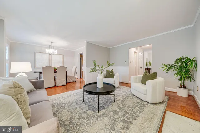 $775,000 | 7242 Greentree Road, Bethesda, MD 20817