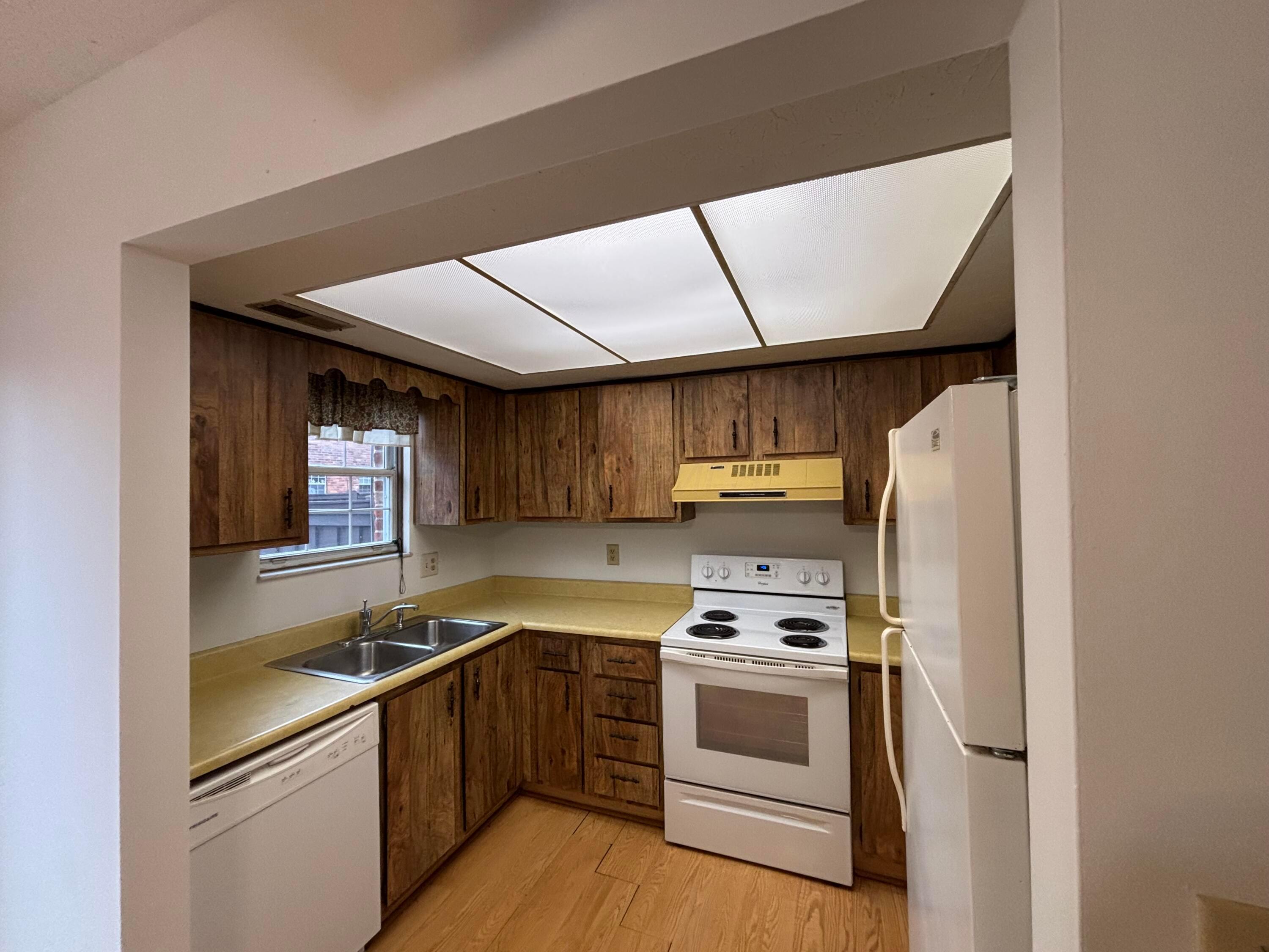 5348 Portland Street, Unit 47 Columbus, OH 43235 - Photo 6 of 17 IMG_4921