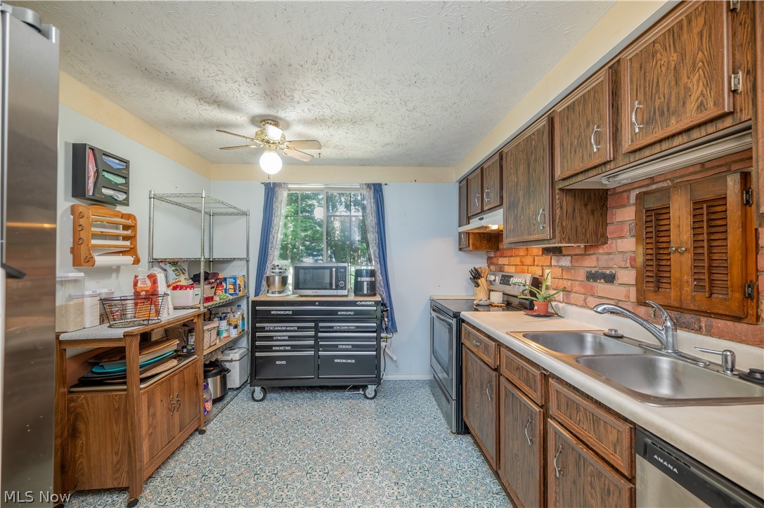 7764 Micawber Road Northeast Warren, OH 44484 - Photo 28 of 37