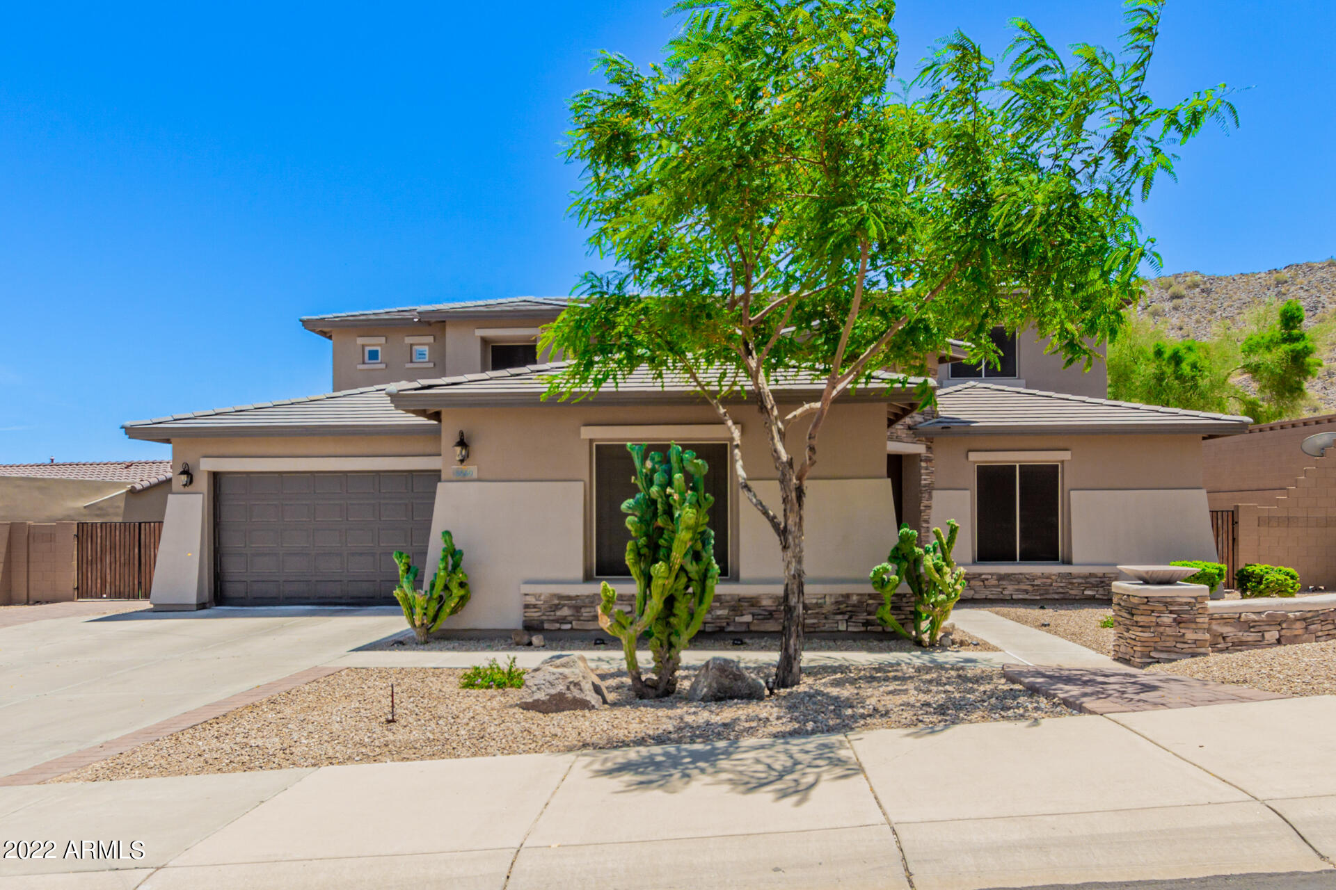 8669 West Rowel Road Peoria, AZ 85383 - Photo 3 of 86 01 - Rowel