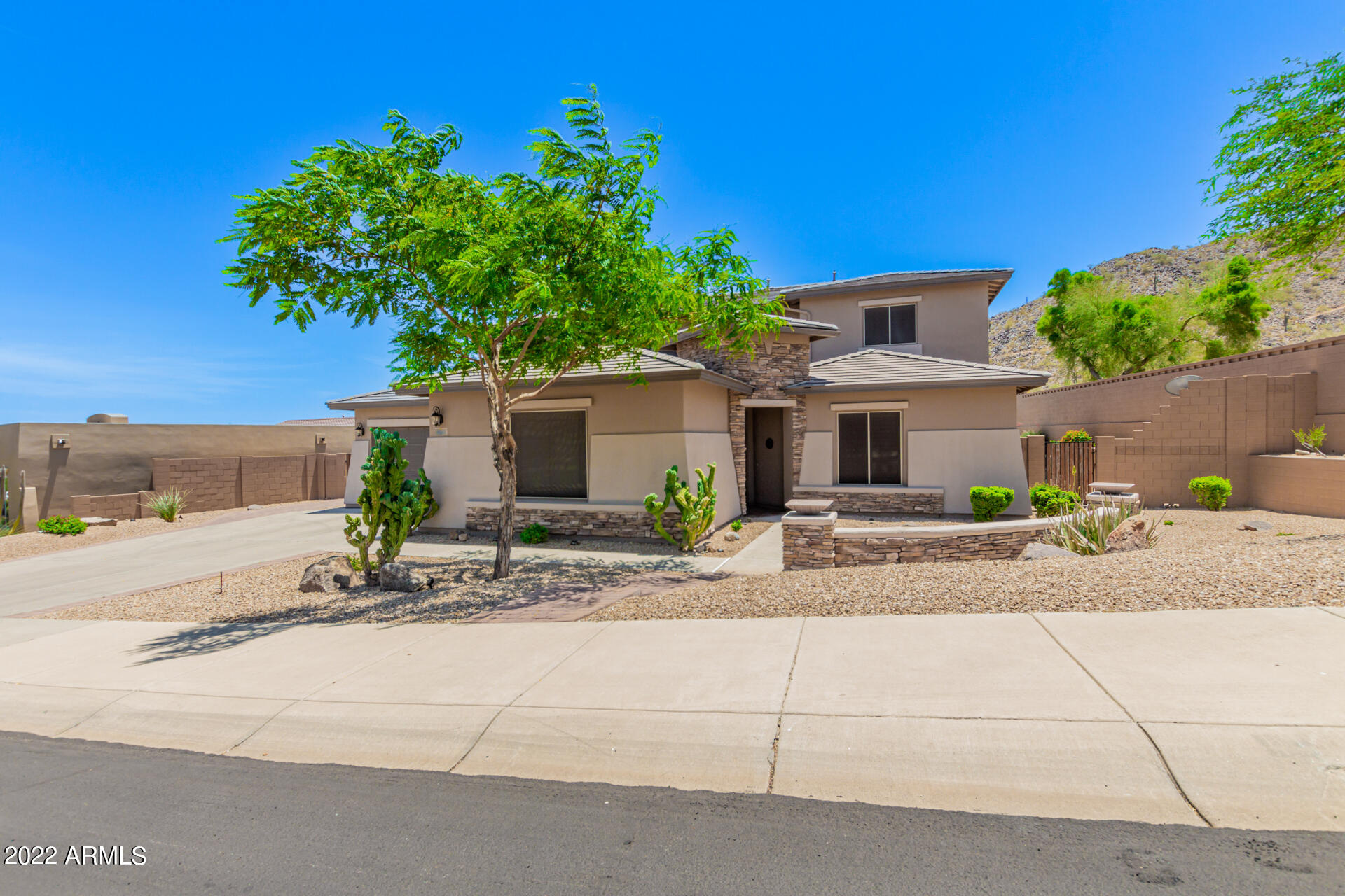 8669 West Rowel Road Peoria, AZ 85383 - Photo 4 of 86 04 - Rowel
