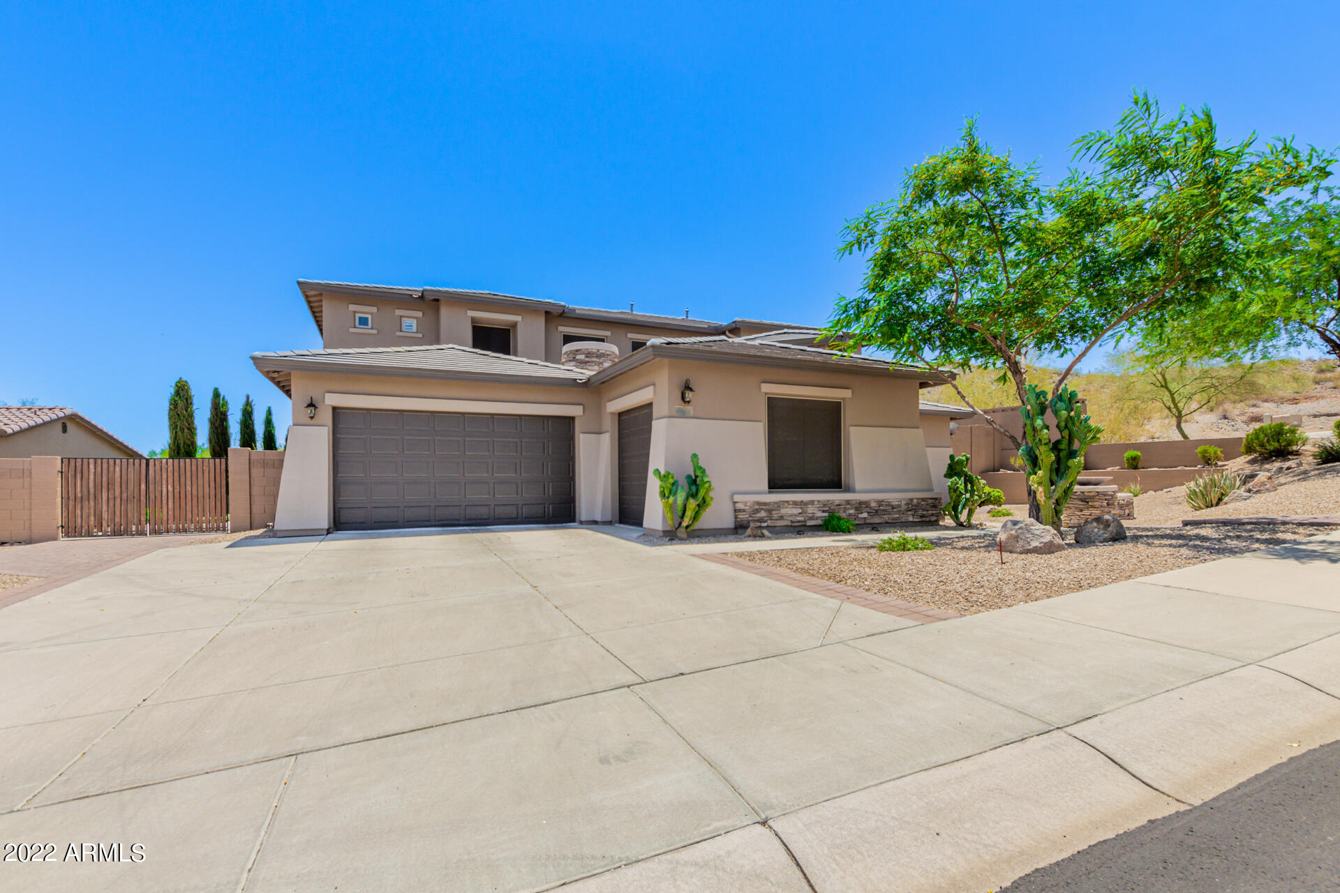 8669 West Rowel Road Peoria, AZ 85383 - Photo 5 of 86 06 - Rowel