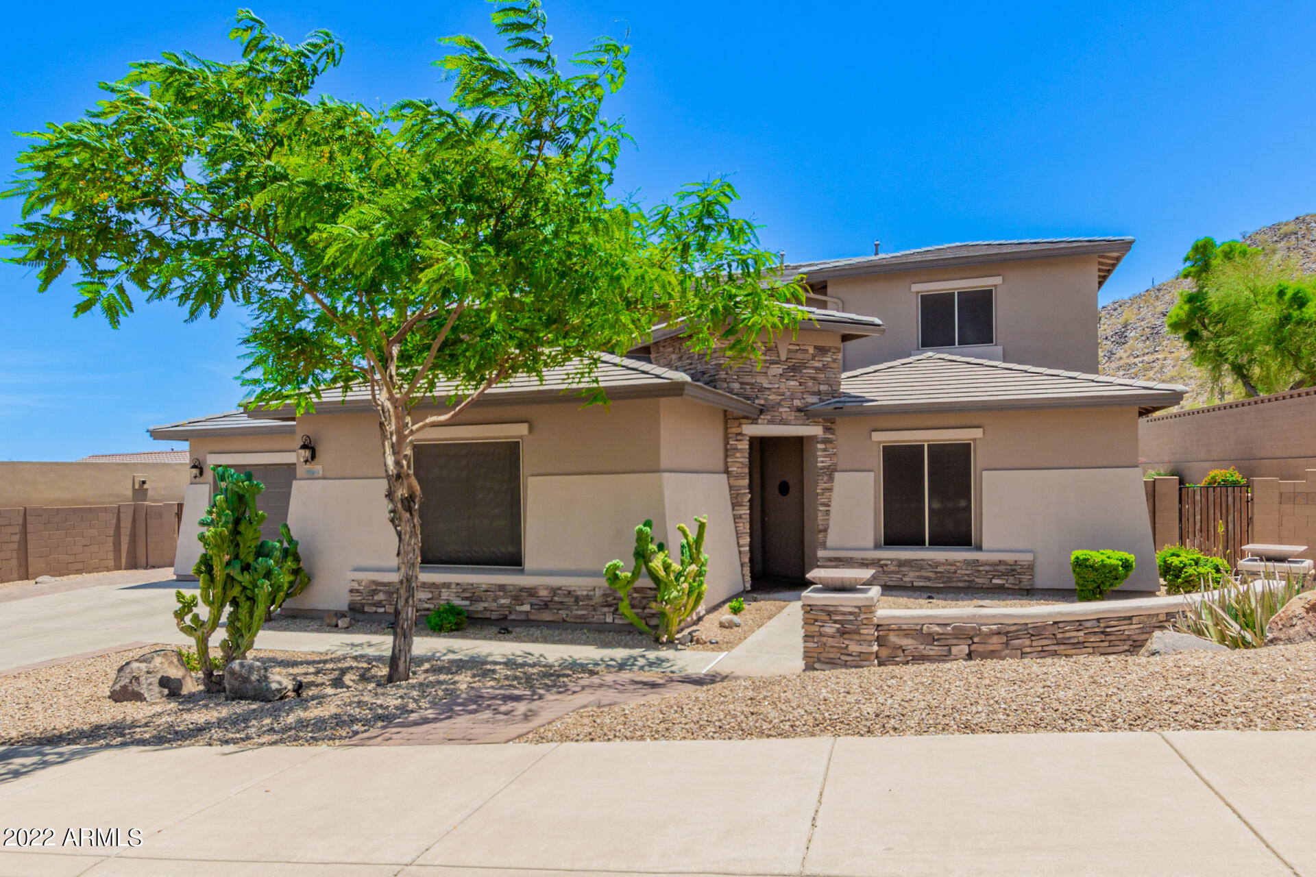 8669 West Rowel Road Peoria, AZ 85383 - Photo 6 of 86 03 - Rowel