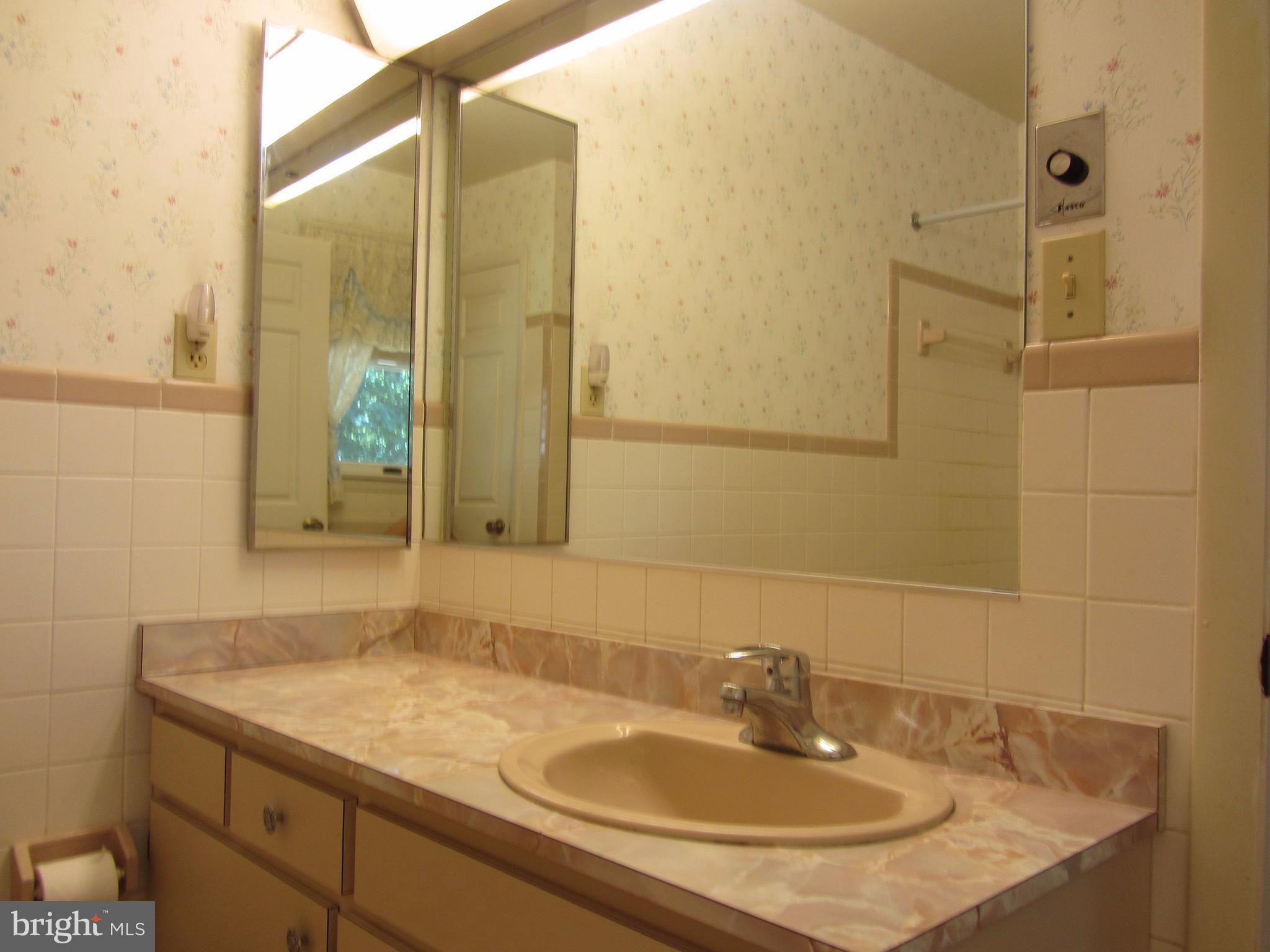 2406 Perring Woods Road Baltimore, MD 21234 - Photo 14 of 30 Bath (Master)