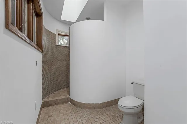 $1,995,000 | 5752 Bur Oaks Lane, Naples, FL 34119