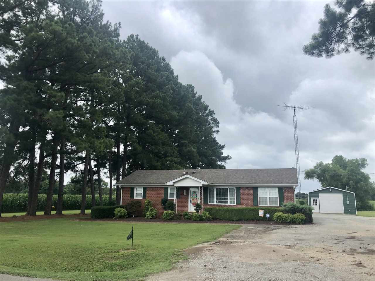 2712 Bailey Road Gadsden, TN 38337 - Photo 3 of 17 a front view of a house with garden