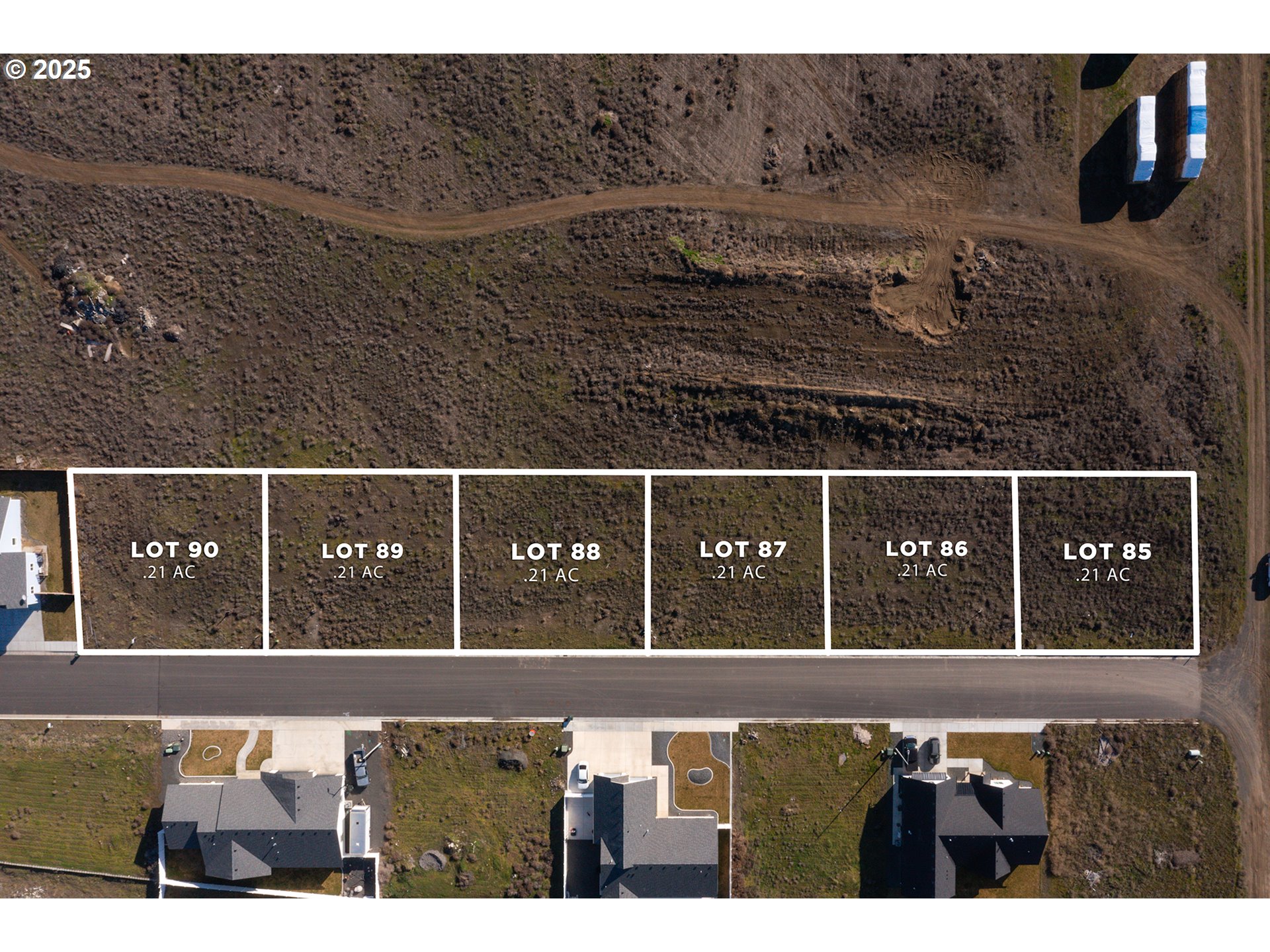 577 Southwest Desert Sky Drive, Unit 88 Hermiston, OR 97838 - Photo 10 of 10 a balcony with a view of lake