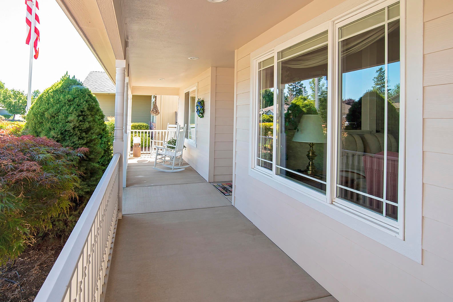 2462 Rabun Way Central Point, OR 97502 - Photo 29 of 31 Front Porch