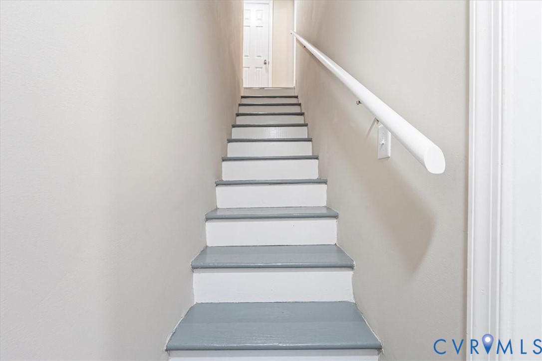 1989 Cox Road Blackstone, VA 23824 - Photo 18 of 44 a view of entryway