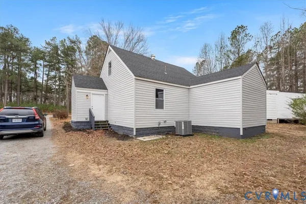 $256,500 | 1989 Cox Road, Blackstone, VA 23824