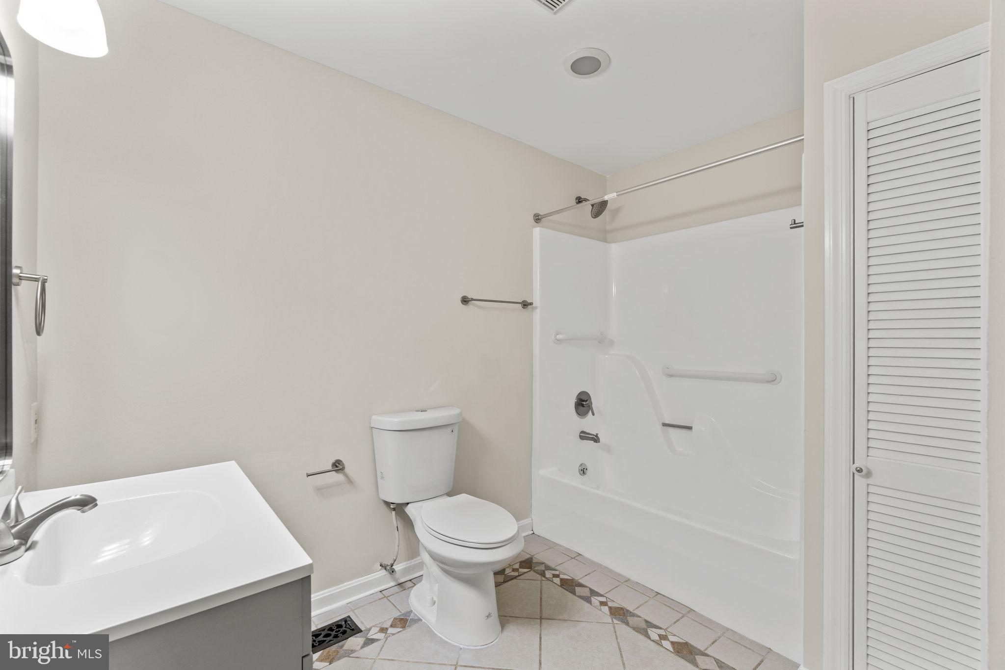6515 Brooklyn Bridge Road Laurel, MD 20707 - Photo 12 of 39 Full bath on main level
