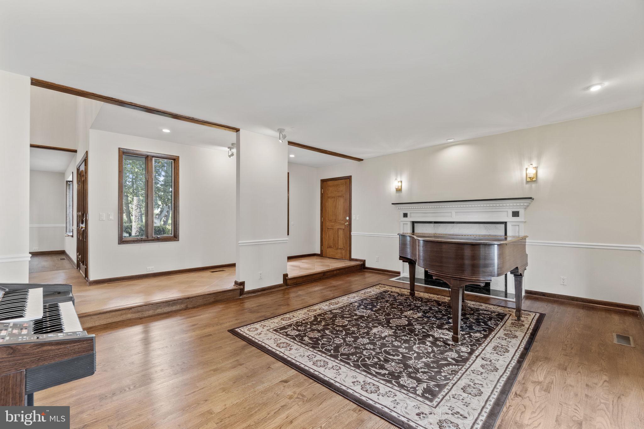 6515 Brooklyn Bridge Road Laurel, MD 20707 - Photo 5 of 39 Living room