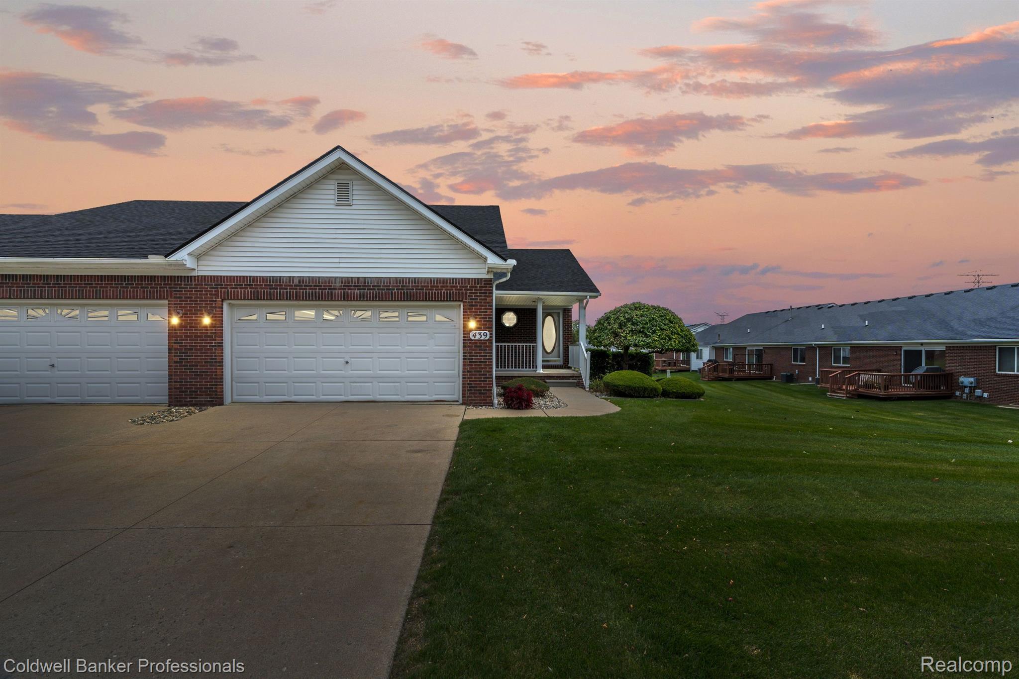 439 Ewell Street Romeo, MI 48065 - Photo 3 of 27
Attached 2 Car Garage