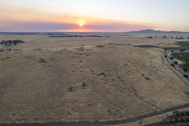 a view of a terrace with city view