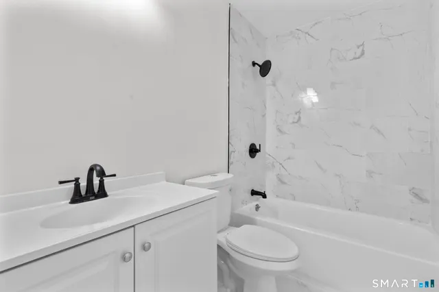 $179,777 | 83 Sutton Place, Unit 83, Bloomfield, CT 06002