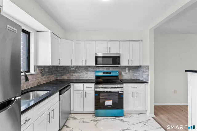 $179,777 | 83 Sutton Place, Unit 83, Bloomfield, CT 06002