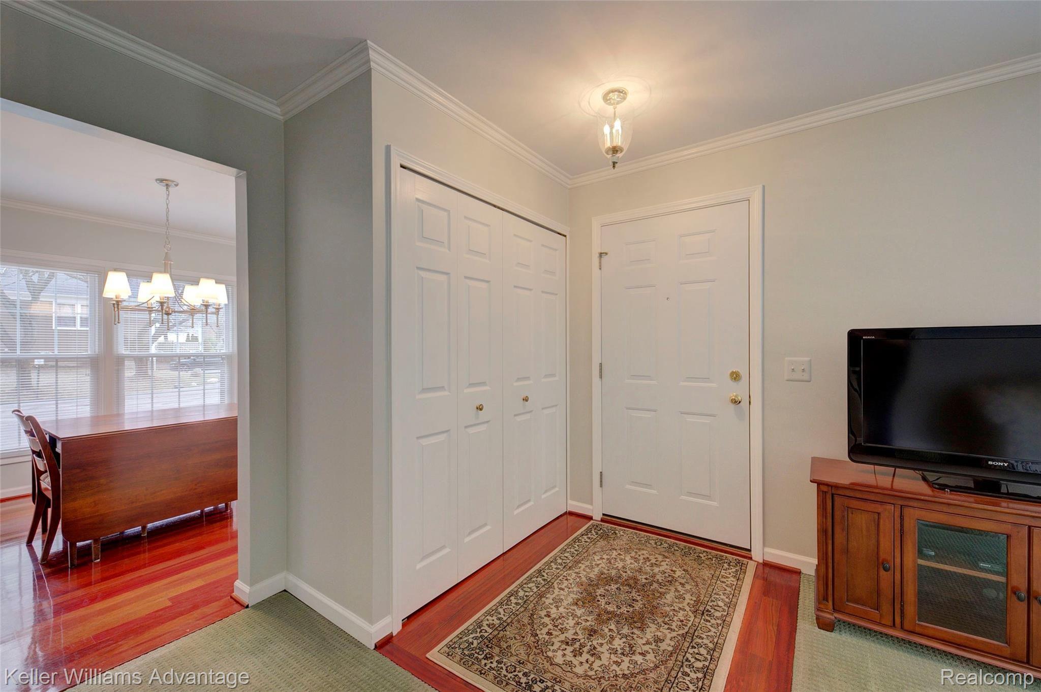 1274 Windmill Court, Unit 260 Rochester, MI 48306 - Photo 4 of 33 1274 04.jpg