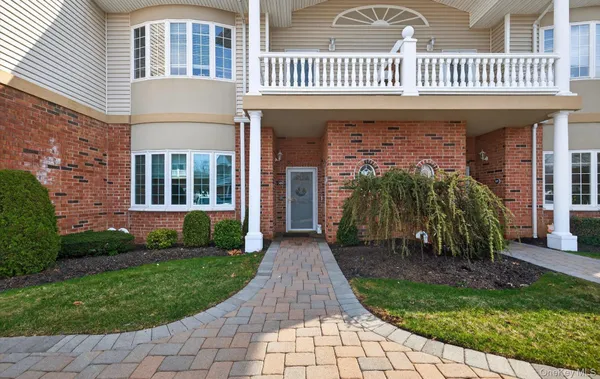 $559,000 | 105 Francesca Way, Unit 105, Amityville, NY 11701