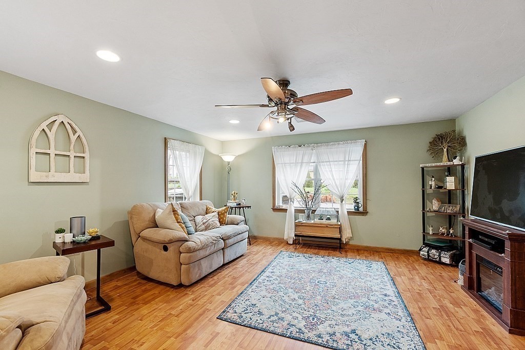40 Elbridge Road Auburn, MA 01501 - Photo 11 of 38 Gallery Image 11