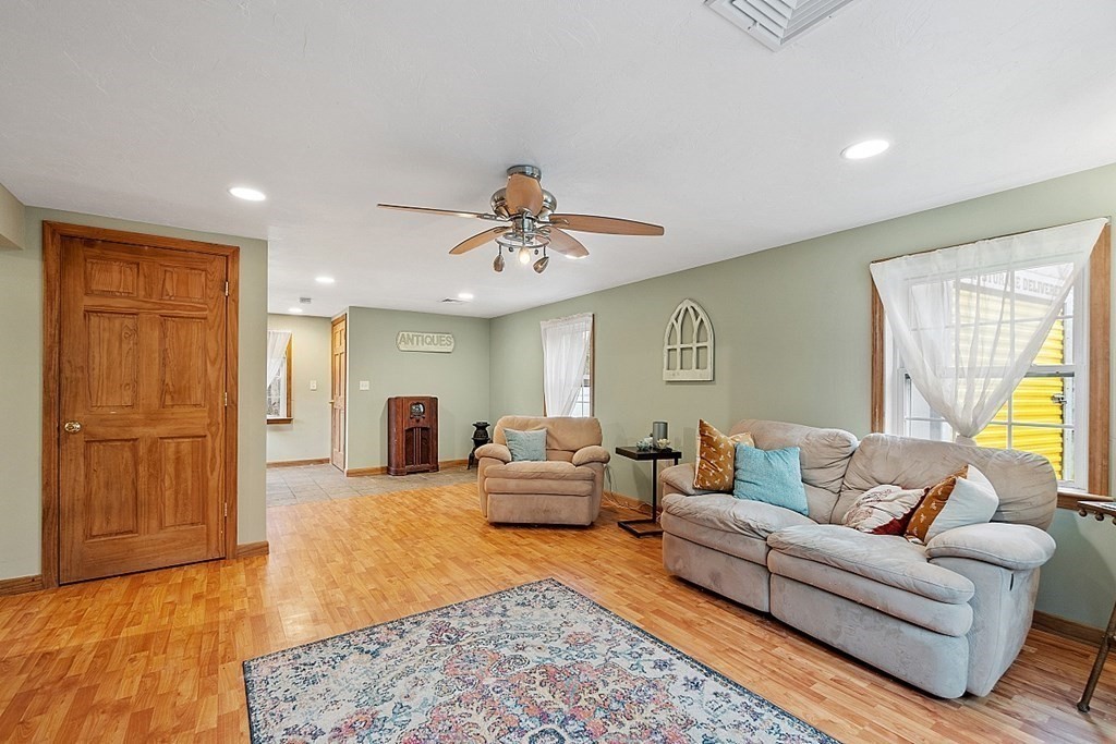 40 Elbridge Road Auburn, MA 01501 - Photo 12 of 38 Gallery Image 12