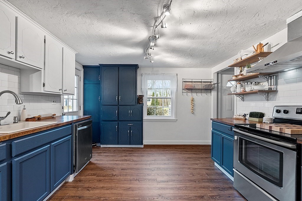 40 Elbridge Road Auburn, MA 01501 - Photo 8 of 38 Gallery Image 8