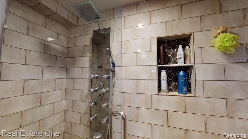 30048 Barwell Road Farmington Hills, MI 48334 - Photo 21 of 36