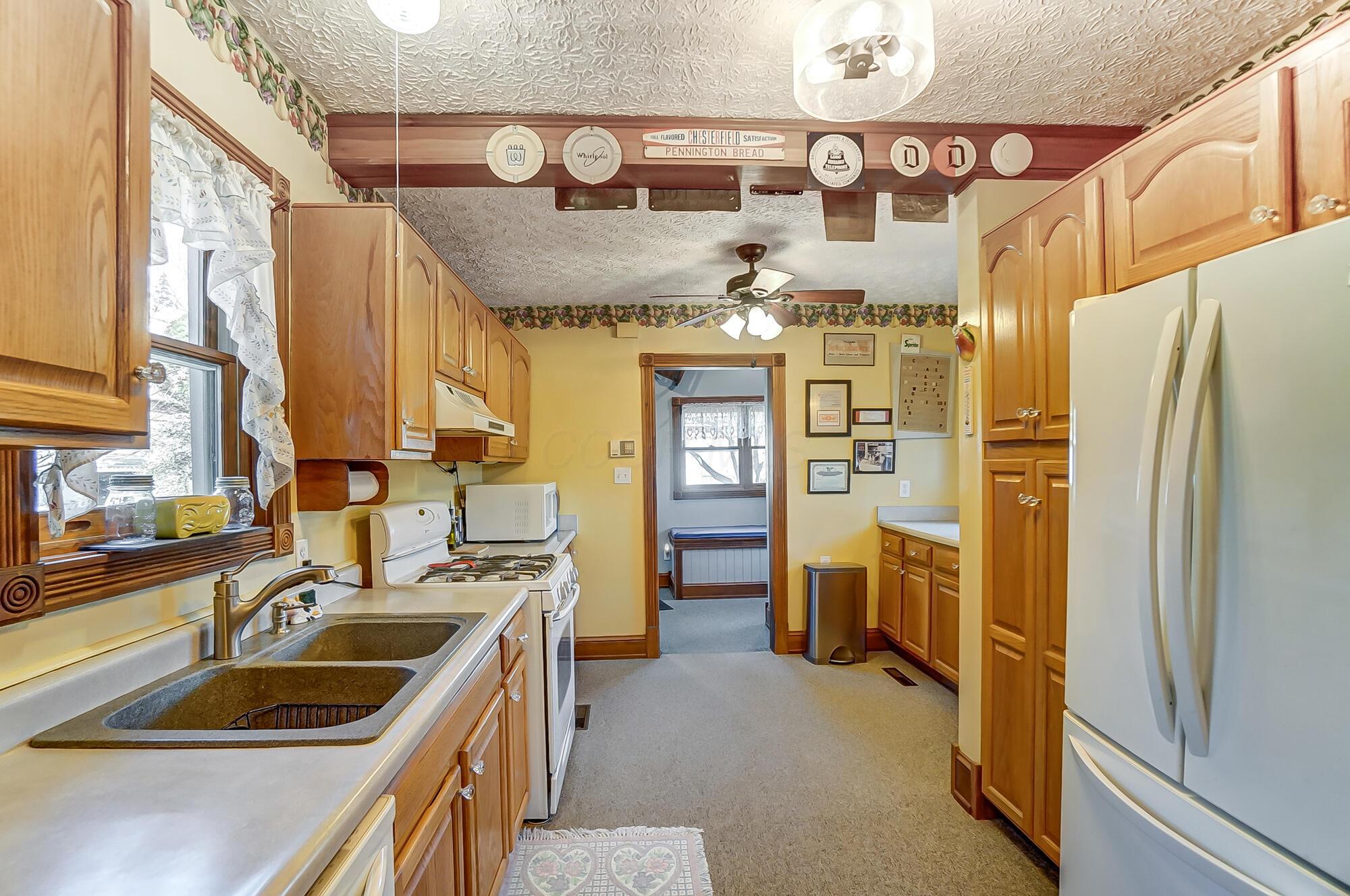 11135 Basil Road Northwest Baltimore, OH 43105 - Photo 19 of 80 Kitchen - 11135 Basil Road NW, Baltimore, OH 43105