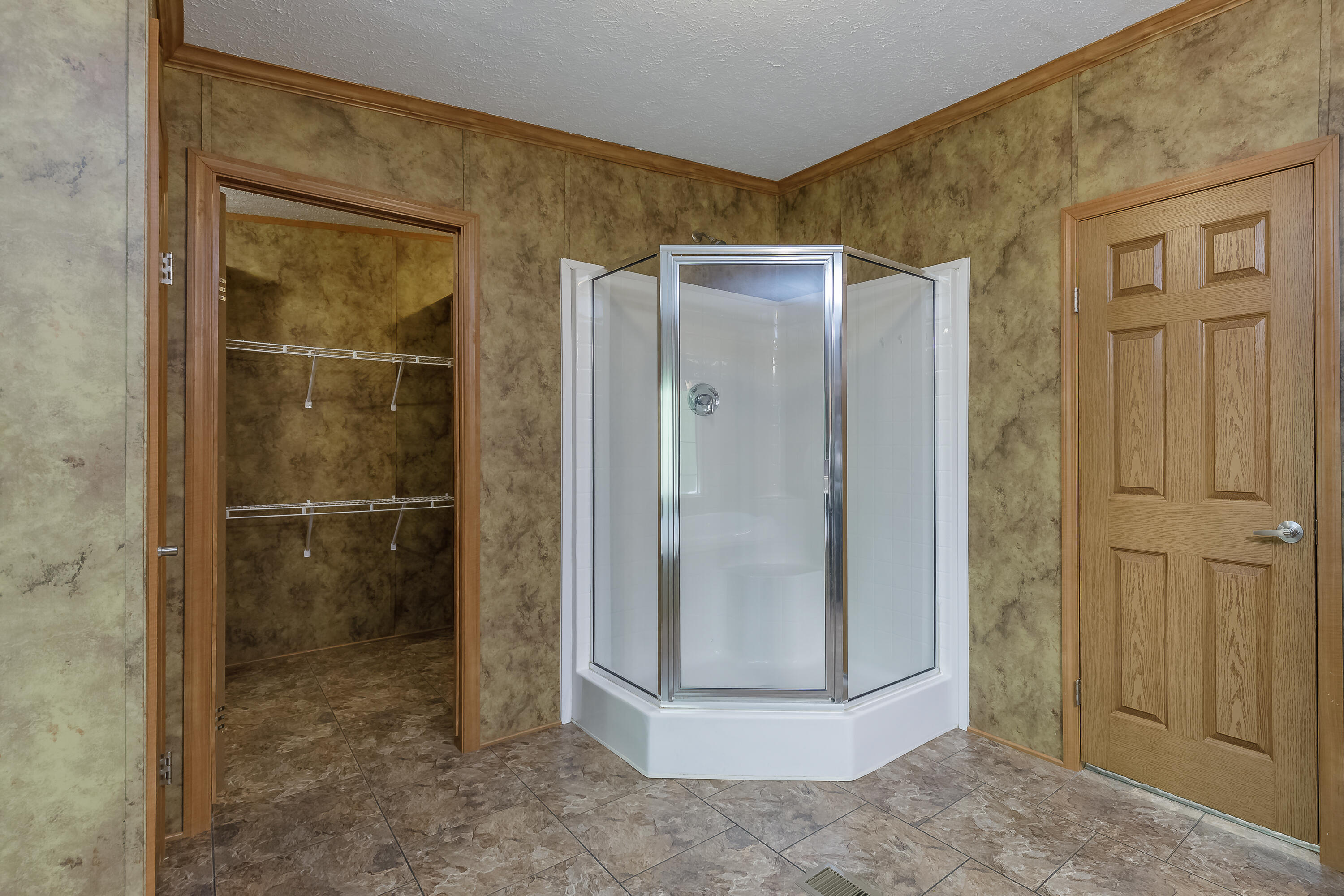 707 Grand Center Road Chickamauga, GA 30707 - Photo 16 of 35 Master Bathroom