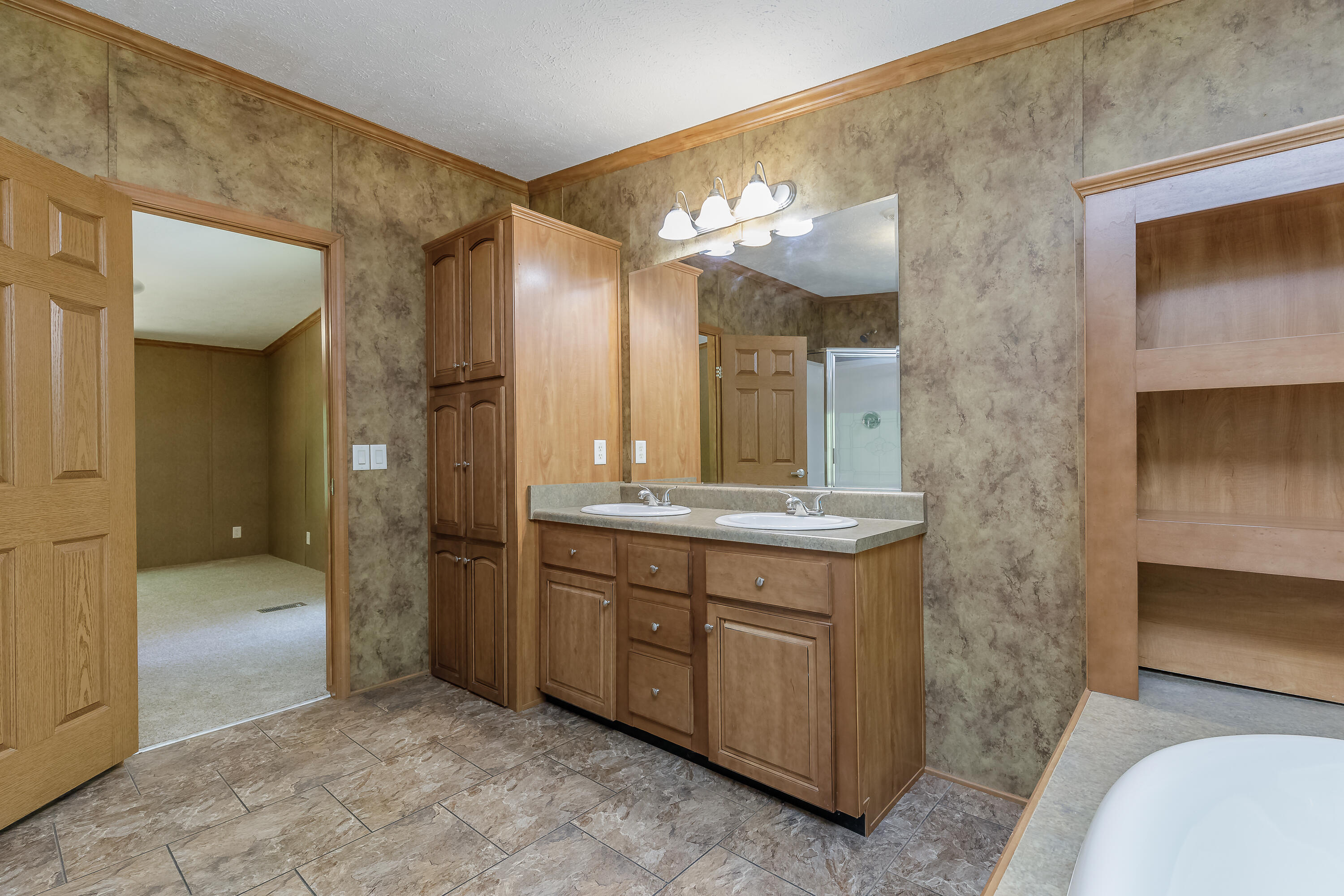 707 Grand Center Road Chickamauga, GA 30707 - Photo 17 of 35 Master Bathroom