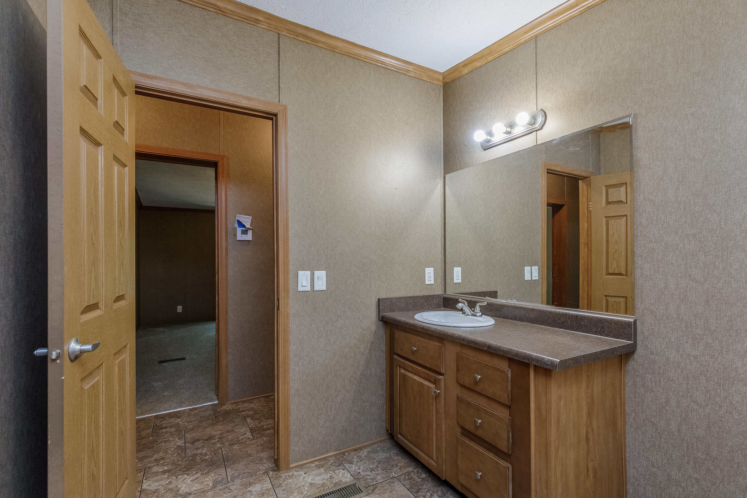 707 Grand Center Road Chickamauga, GA 30707 - Photo 21 of 35 Hall Bathroom