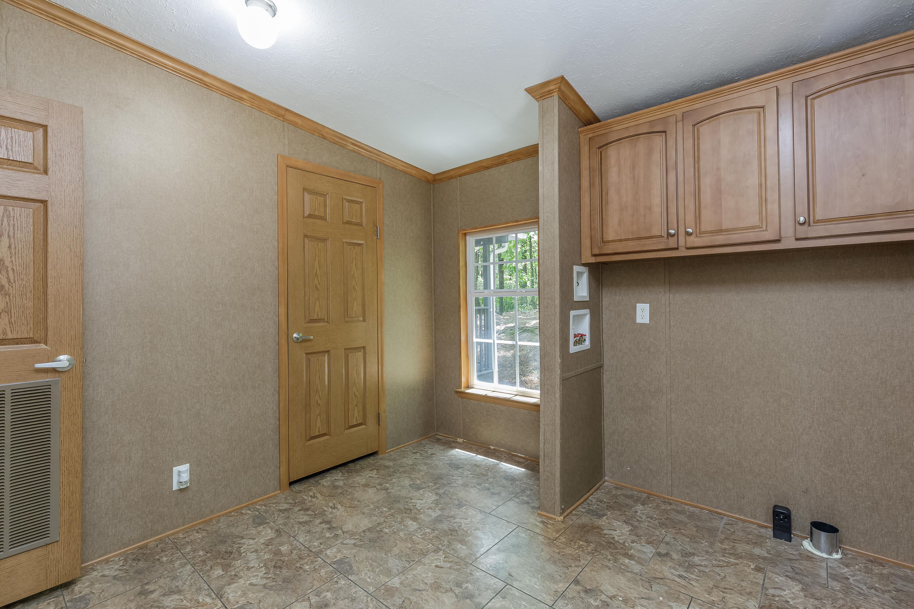 707 Grand Center Road Chickamauga, GA 30707 - Photo 24 of 35 Laundry Room