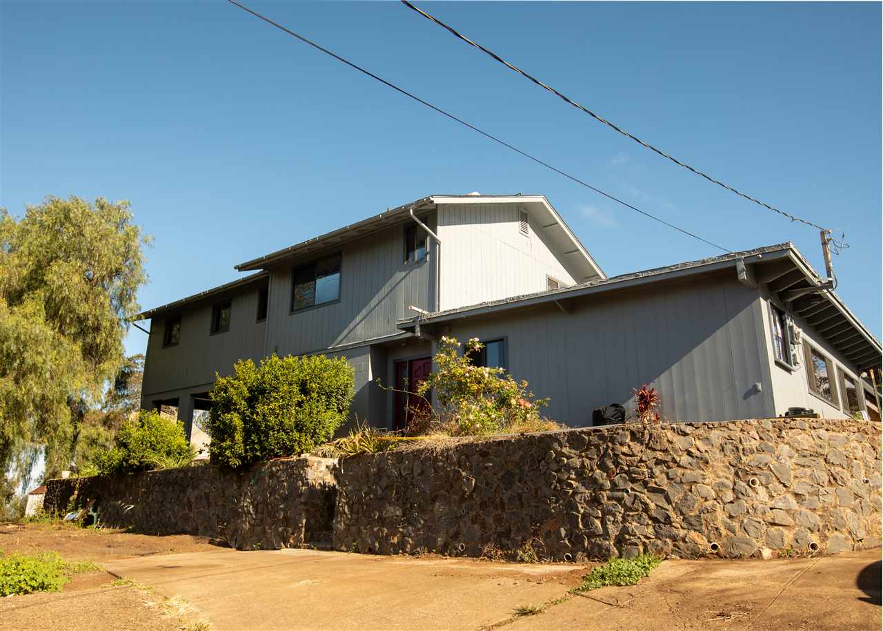 586 Naalae Road Kula, HI 96790 - Photo 6 of 30 a view of a house with a street