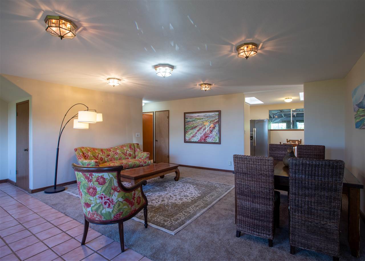 586 Naalae Road Kula, HI 96790 - Photo 7 of 30 a view of a workspace with furniture