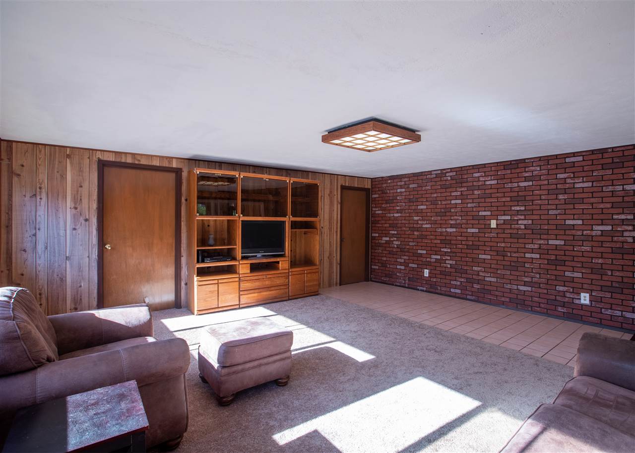 586 Naalae Road Kula, HI 96790 - Photo 9 of 30 a living room with furniture and a window