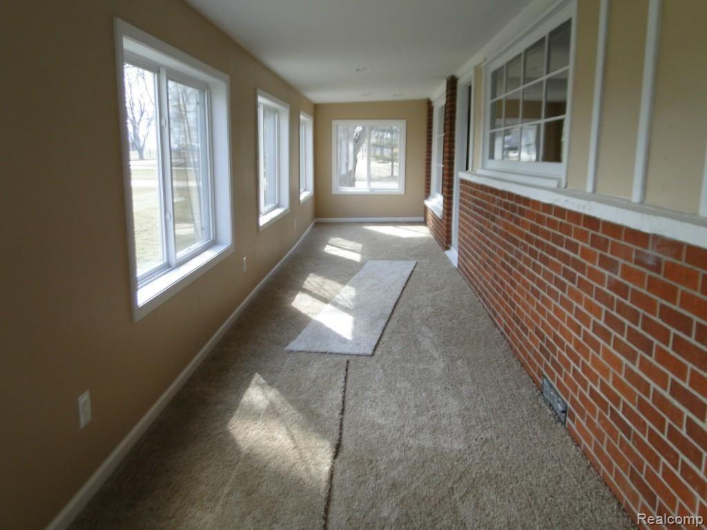 15748 Almont Road Allenton, MI 48002 - Photo 2 of 28 4 Season Front Room