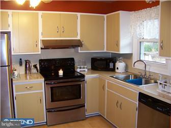 57 Wingert Road Wyomissing, PA 19610 - Photo 5 of 12 Kitchen