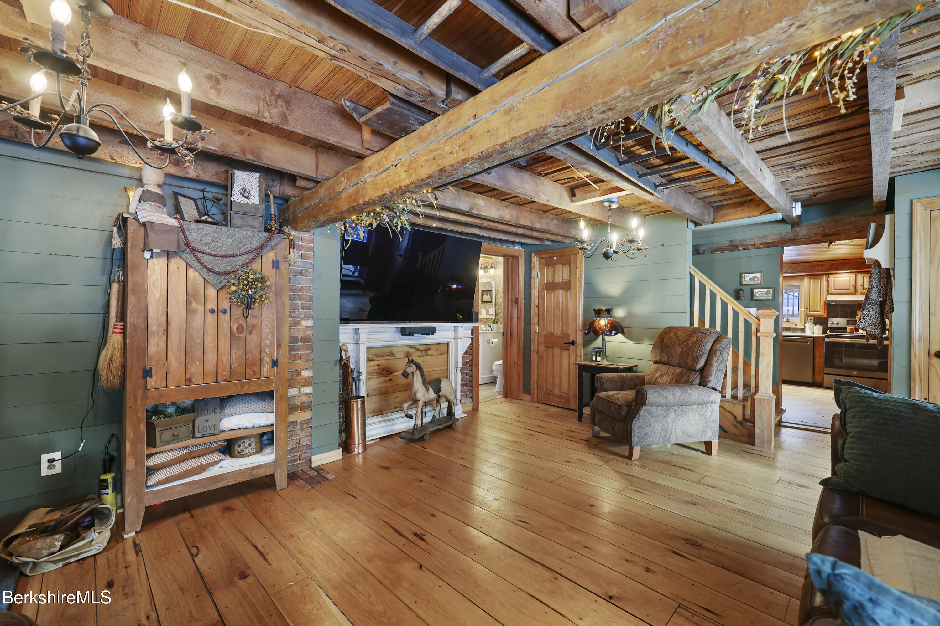 624 River Road Clarksburg, MA 01247 - Photo 16 of 40 Living Room
