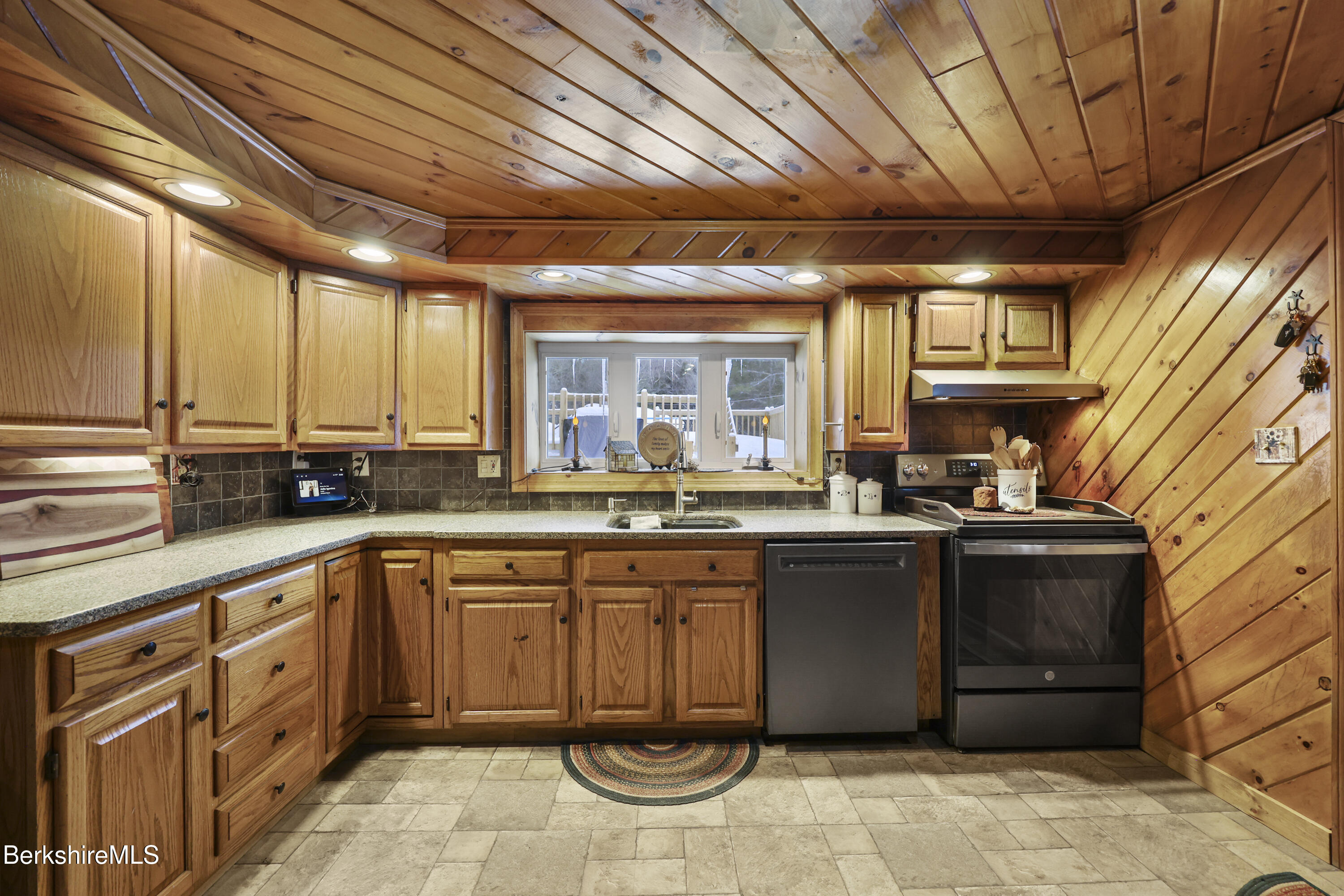 624 River Road Clarksburg, MA 01247 - Photo 8 of 40 Kitchen