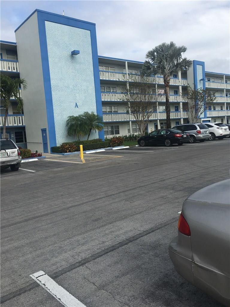 4019 Lincoln A Boca Raton, FL 33434 - Photo 2 of 24 LINCOLN A