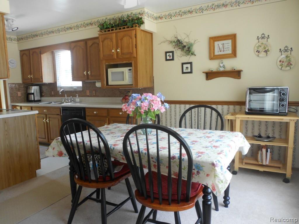 36824 Pinewood Road Wayne, MI 48184 - Photo 3 of 41 DSCN2330.jpg