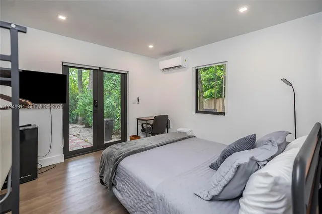 $5,700 | 870 Northeast 82nd Street, Miami, FL 33138