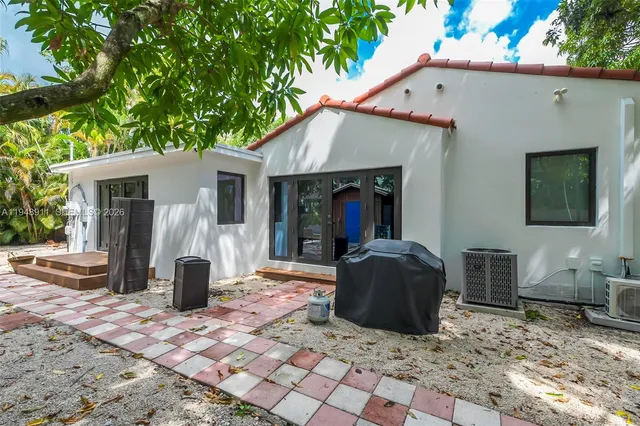 $5,700 | 870 Northeast 82nd Street, Miami, FL 33138