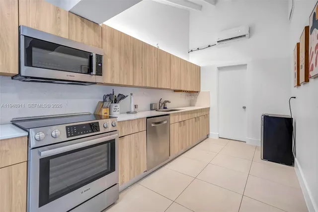 $5,700 | 870 Northeast 82nd Street, Miami, FL 33138