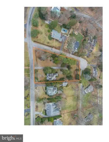 a black and white photo of a mirror