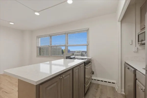 $1,650 | 5630 North Sheridan Road, Unit S1109, Chicago, IL 60660