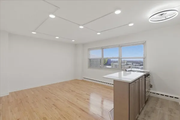 $1,650 | 5630 North Sheridan Road, Unit S1109, Chicago, IL 60660