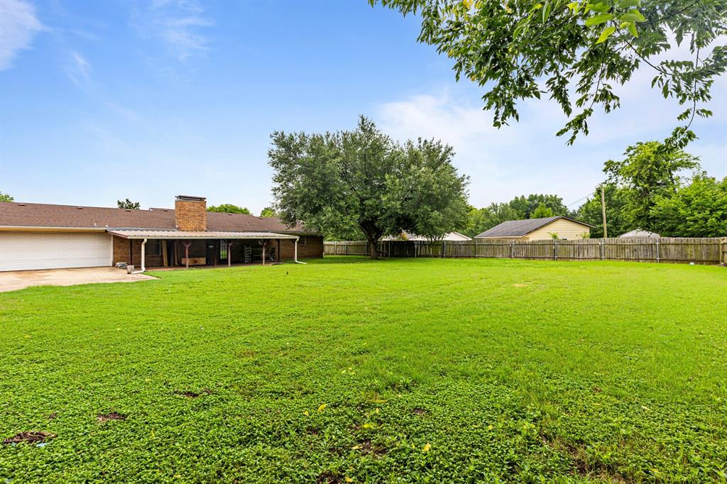 505 Pinewood Lane Hewitt, TX 76643 - Photo 31 of 38 Spacious backyard featuring an expansive lawn and mature trees