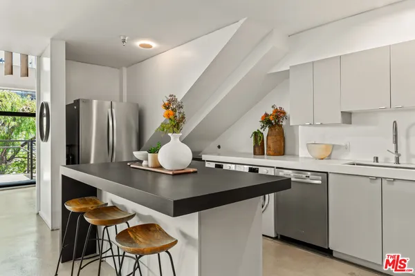 $1,695,000 | 700 Main Street, Unit 15, Venice, CA 90291