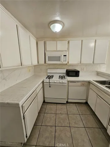 a view of utility room