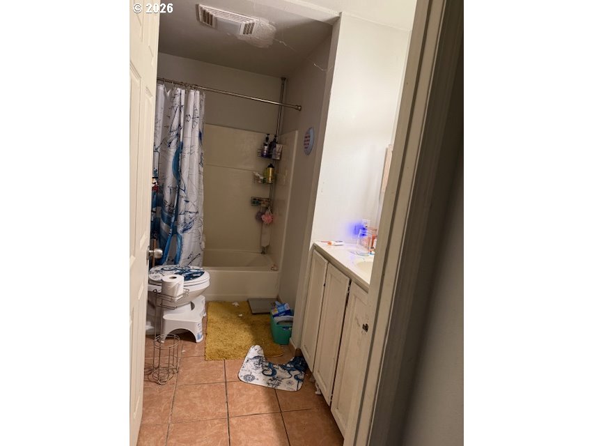 5235 Northeast 73rd Avenue Portland, OR 97218 - Photo 5 of 8